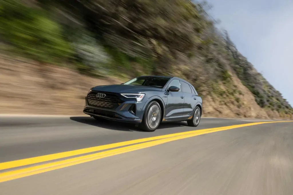 2025-Audi-Q8-e-tron-44
