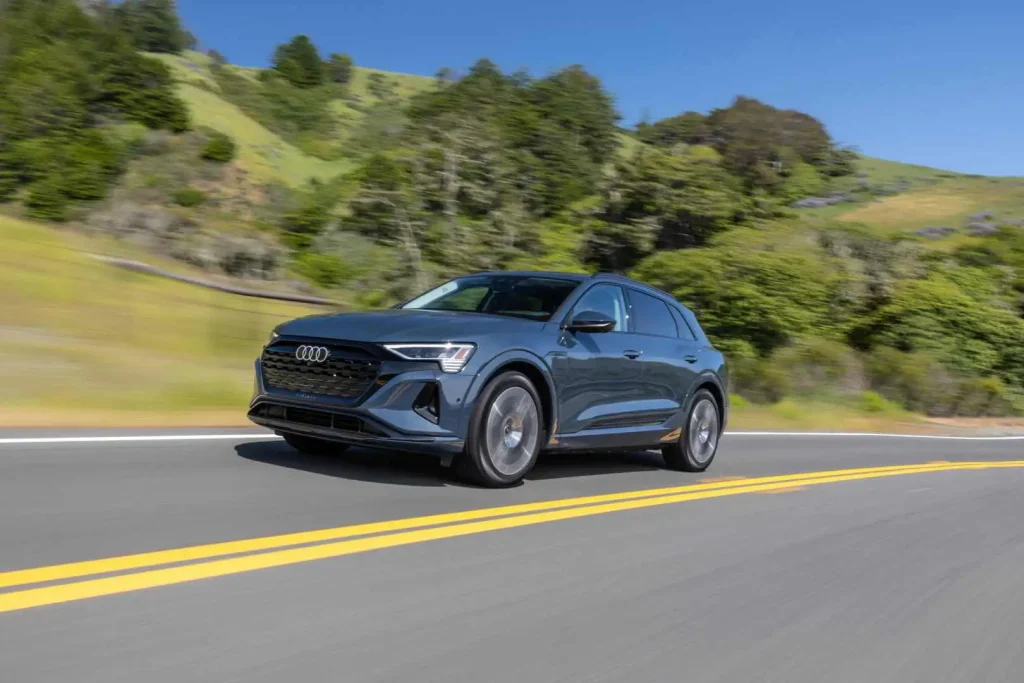 2025-Audi-Q8-e-tron-46