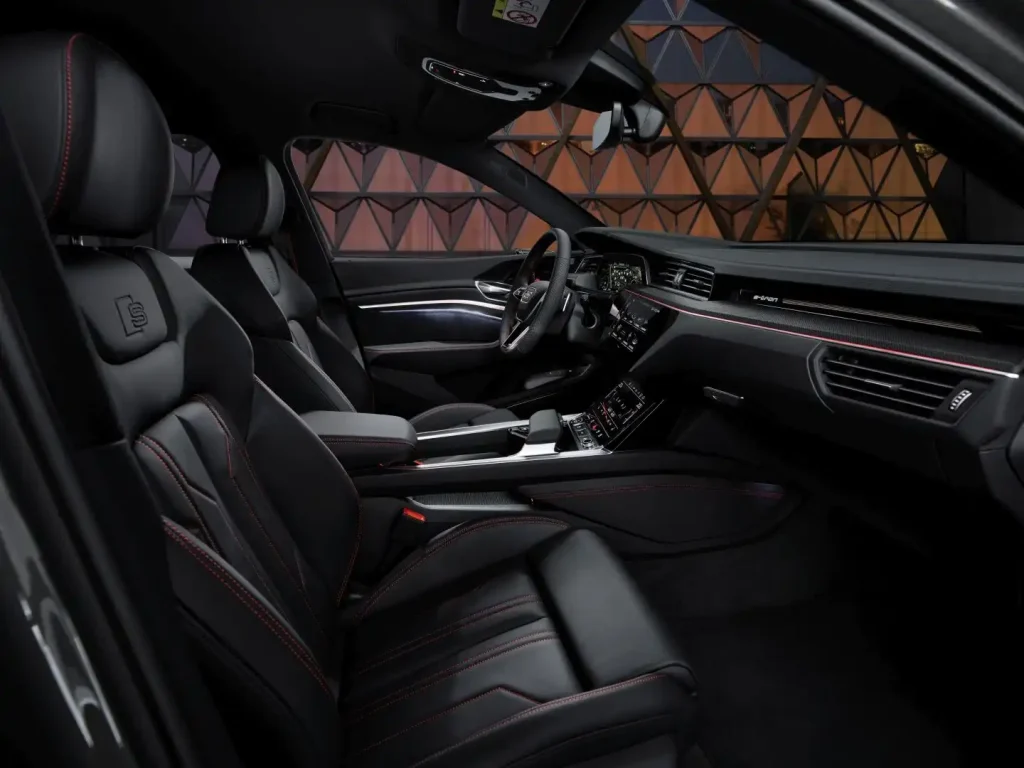 2025-Audi-Q8-e-tron-47