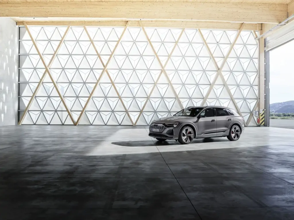 2025-Audi-Q8-e-tron-5