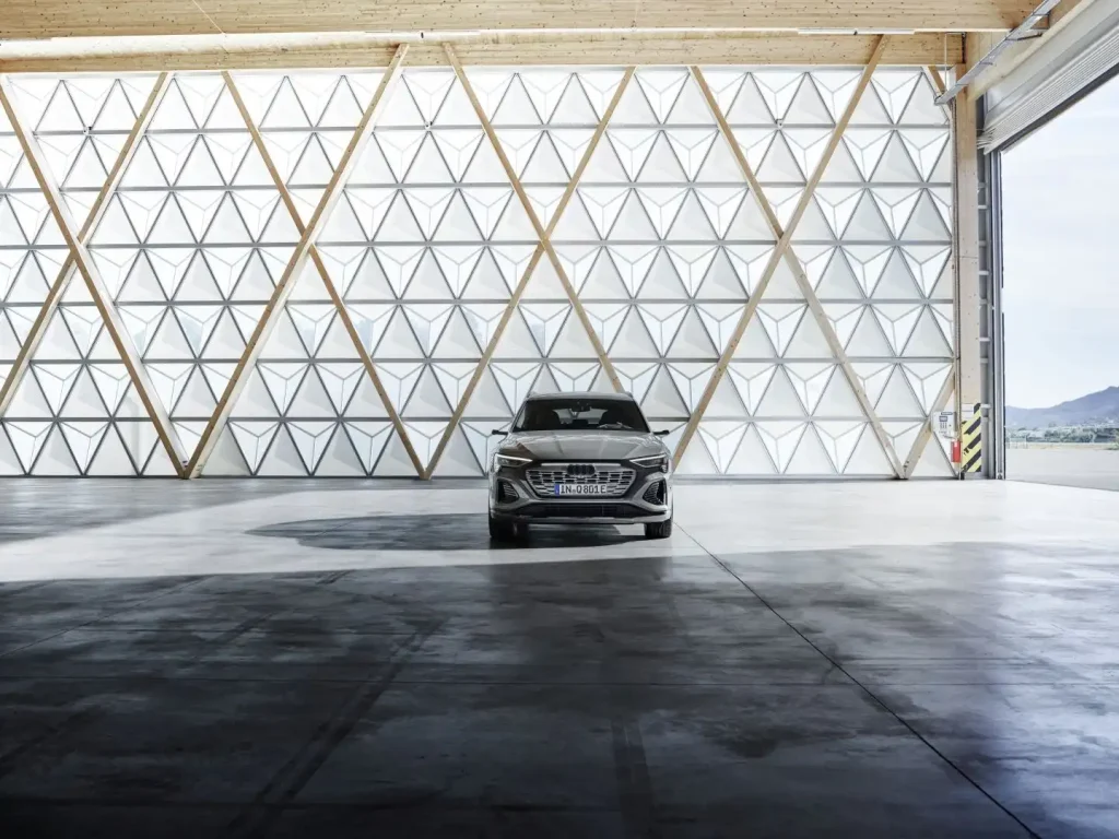 2025-Audi-Q8-e-tron-6