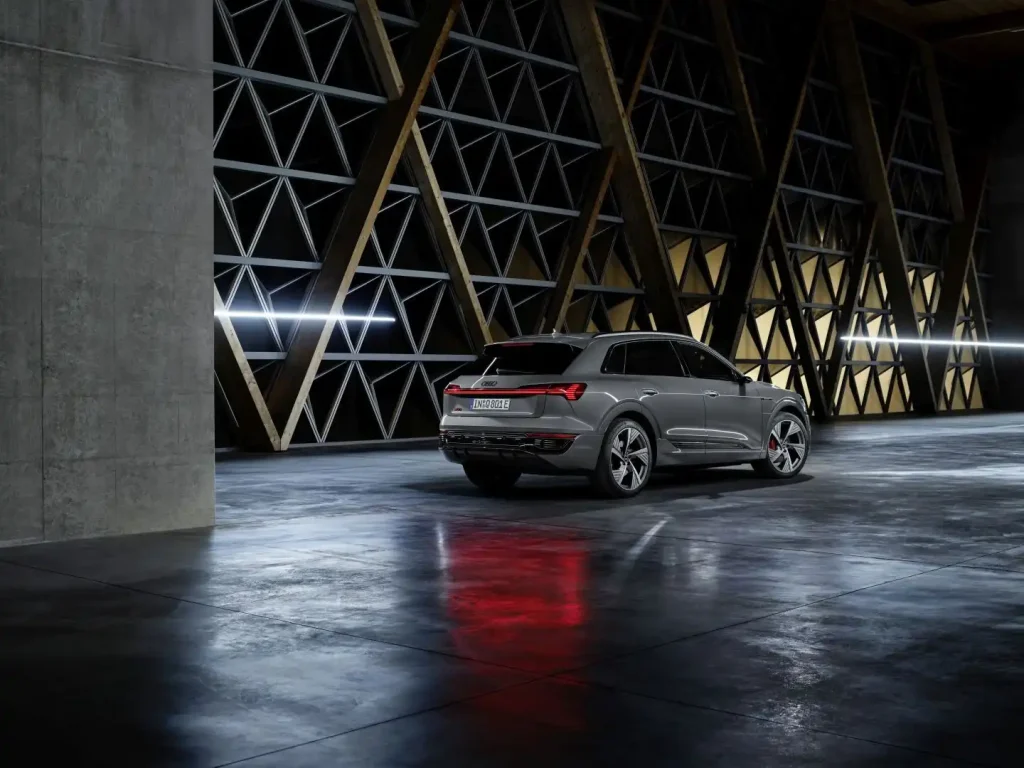 2025-Audi-Q8-e-tron-8