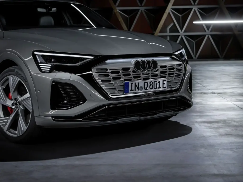 2025-Audi-Q8-e-tron-86
