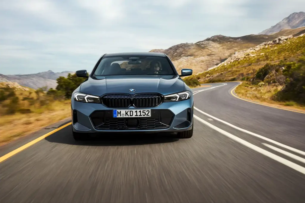 2025-BMW-3-Series-12