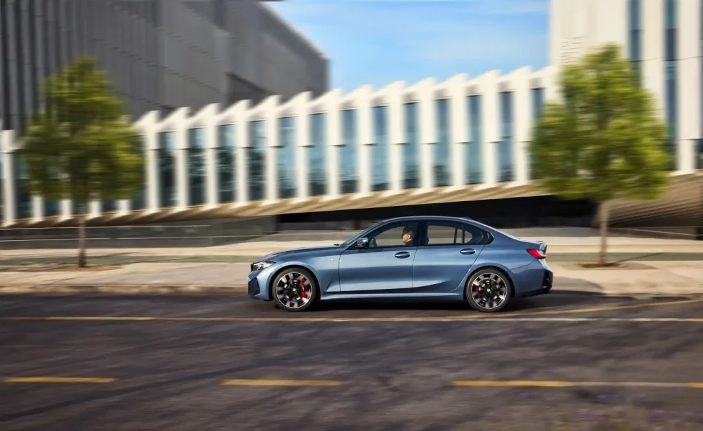 2025-BMW-3-Series-18