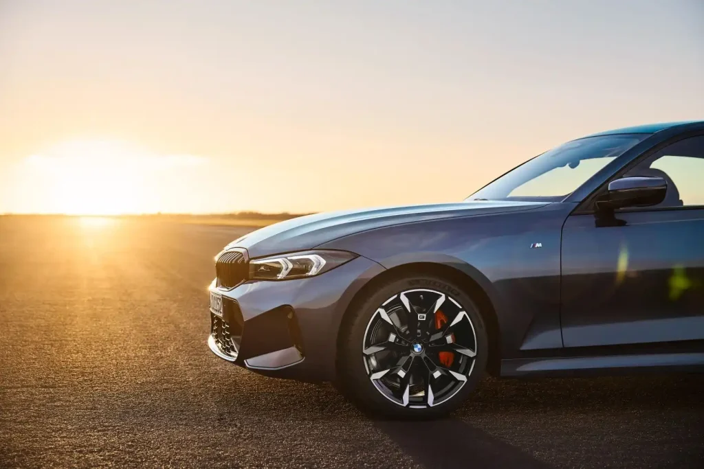 2025-BMW-3-Series-36