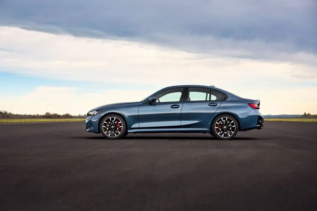 2025-BMW-3-Series-6