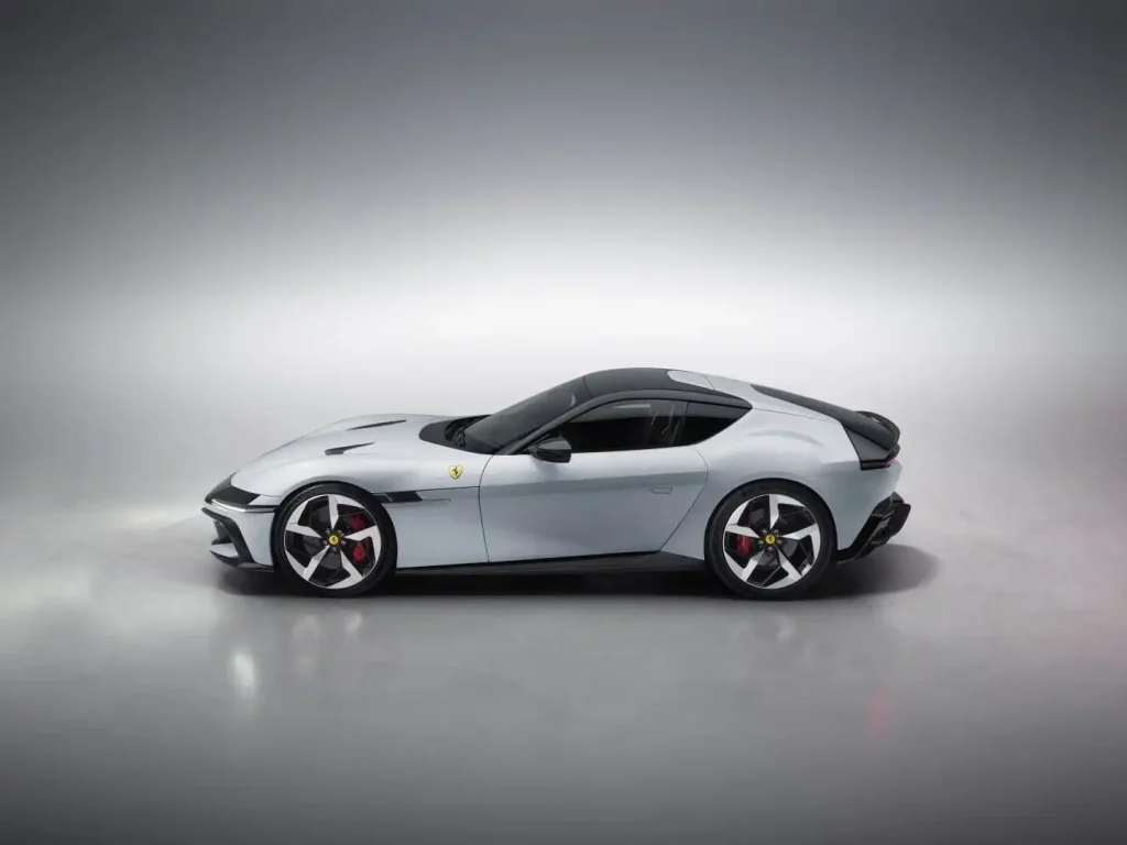 2025-Ferrari-12Cilindri-2