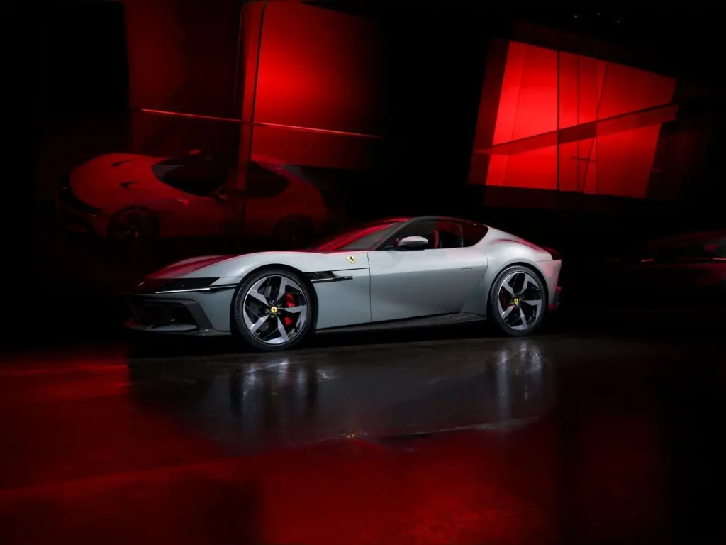 2025-Ferrari-12Cilindri-7