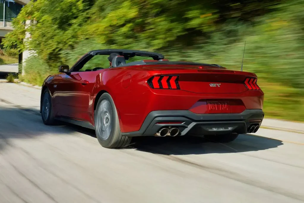 2025-Ford-Mustang-10