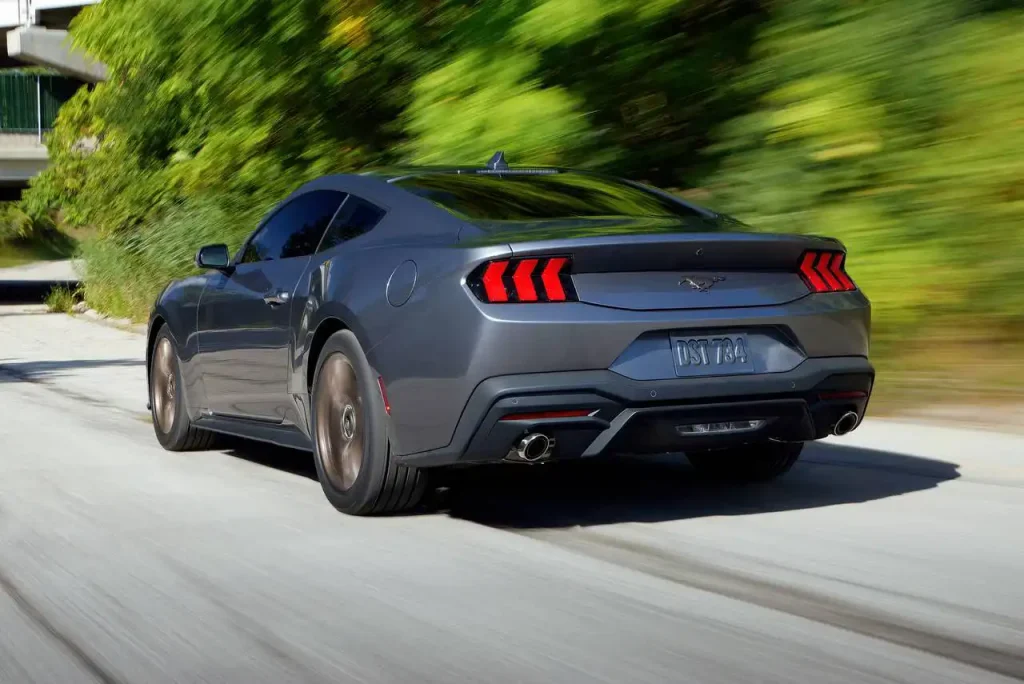 2025-Ford-Mustang-11