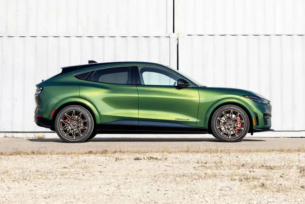 2025-Ford-Mustang-Mach-E-19