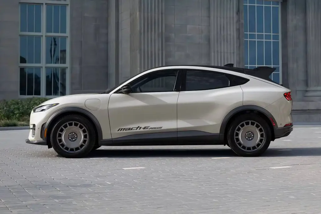 2025-Ford-Mustang-Mach-E-20