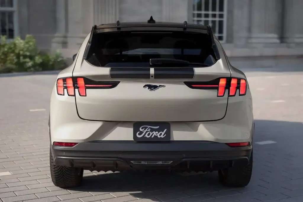 2025-Ford-Mustang-Mach-E-24