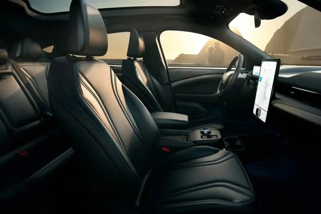 2025-Ford-Mustang-Mach-E-40