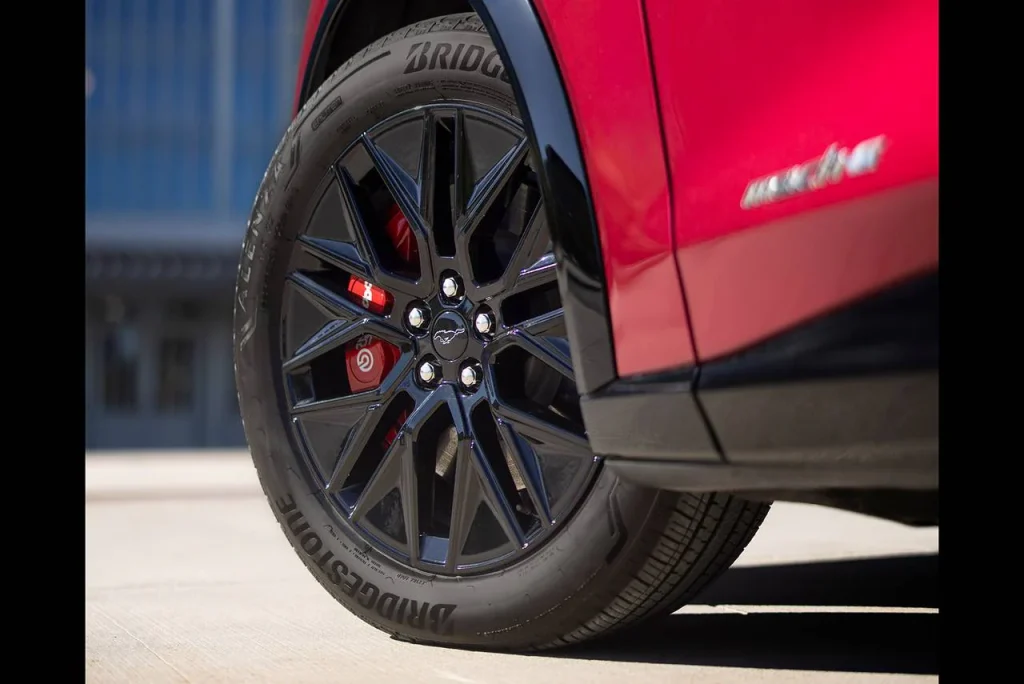2025-Ford-Mustang-Mach-E-70