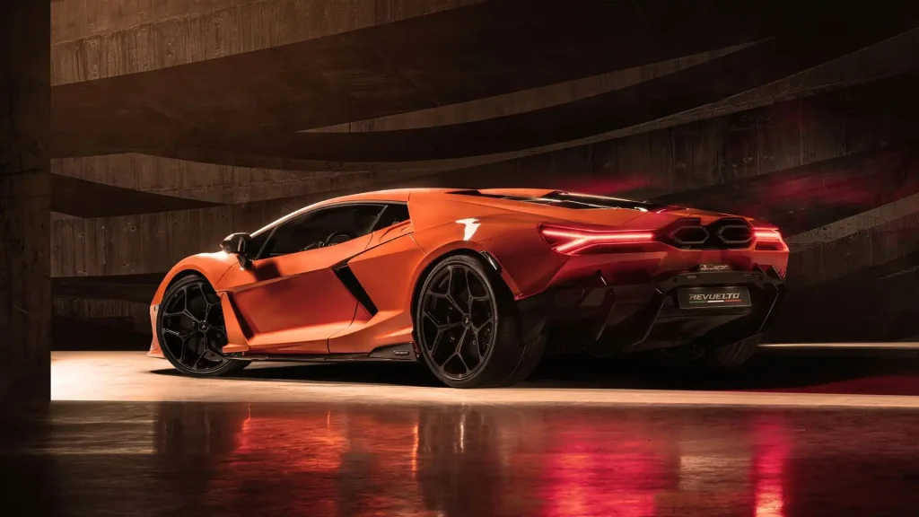 2025-Lamborghini-Revuelto-18