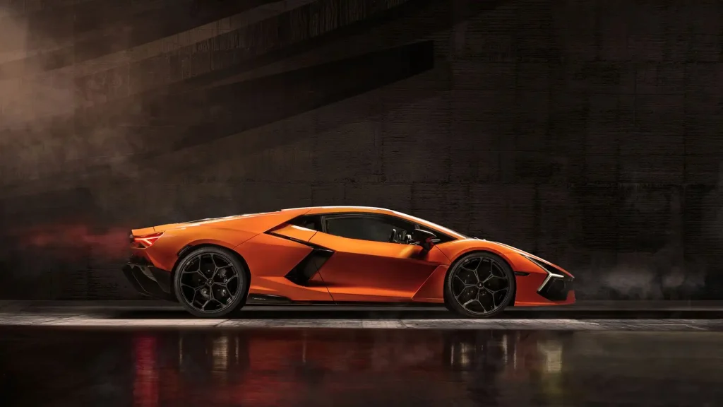 2025-Lamborghini-Revuelto-19