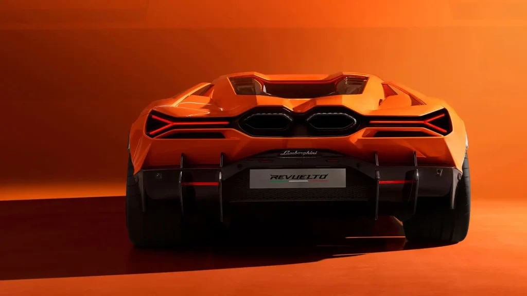 2025-Lamborghini-Revuelto-3