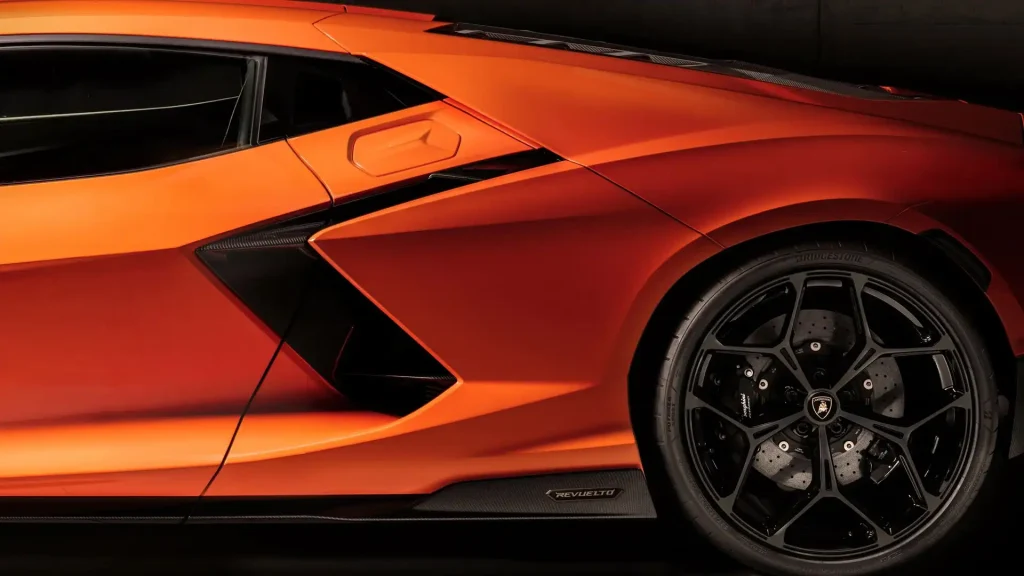 2025-Lamborghini-Revuelto-73