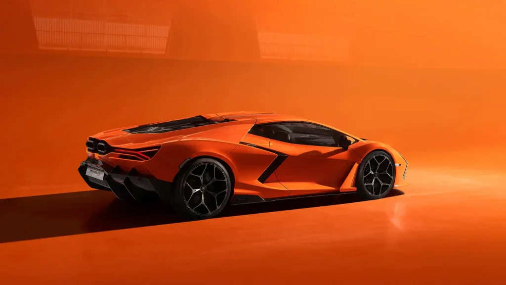 2025-Lamborghini-Revuelto-9