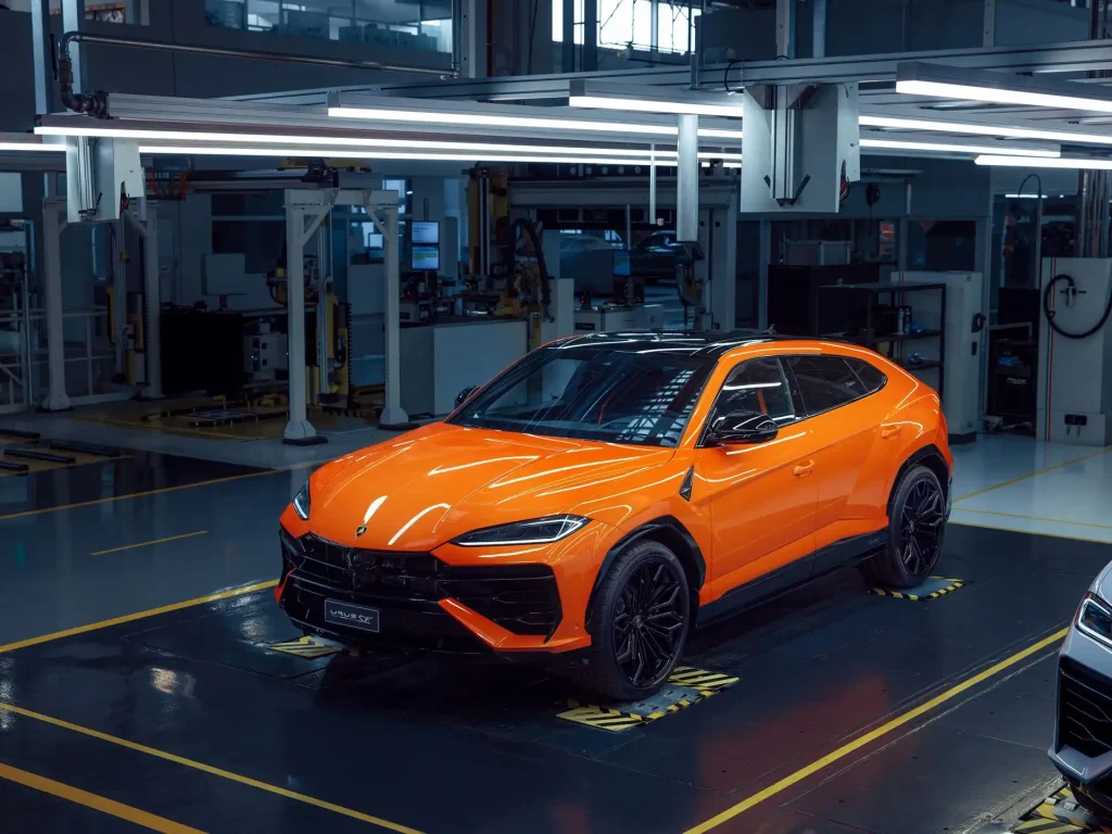 2025-Lamborghini-Urus-11