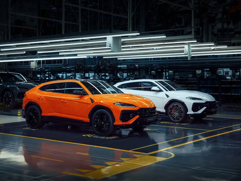2025-Lamborghini-Urus-12