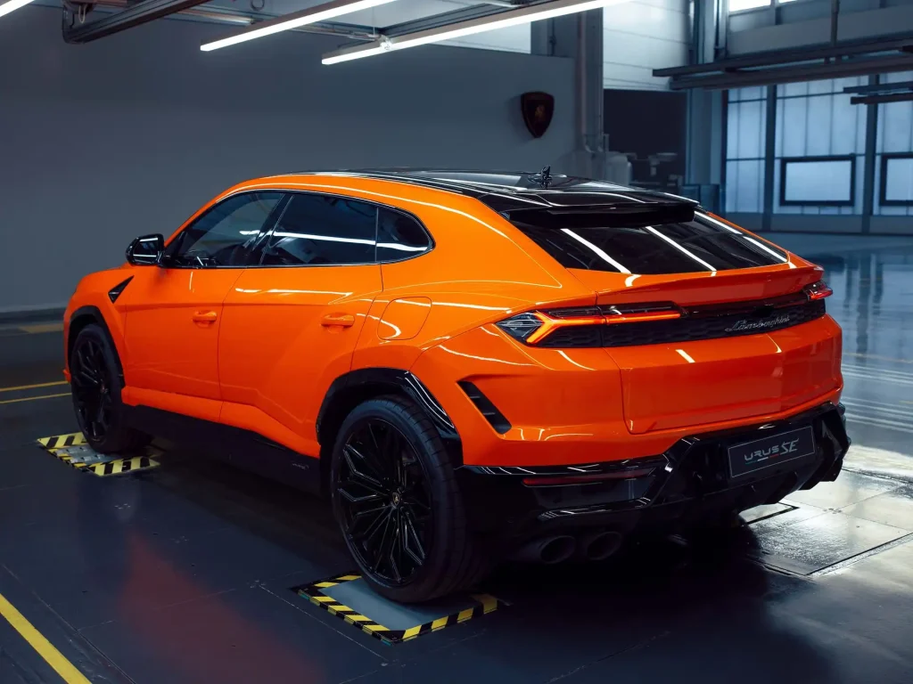 2025-Lamborghini-Urus-13
