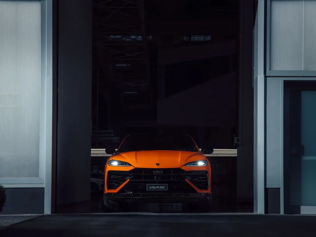 2025-Lamborghini-Urus-17