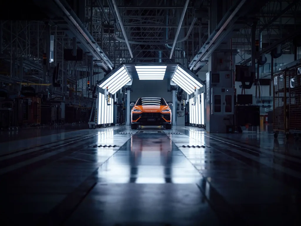 2025-Lamborghini-Urus-19