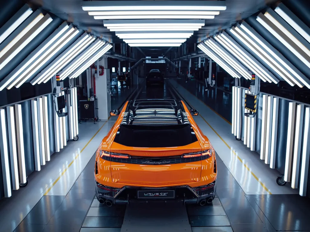 2025-Lamborghini-Urus-21