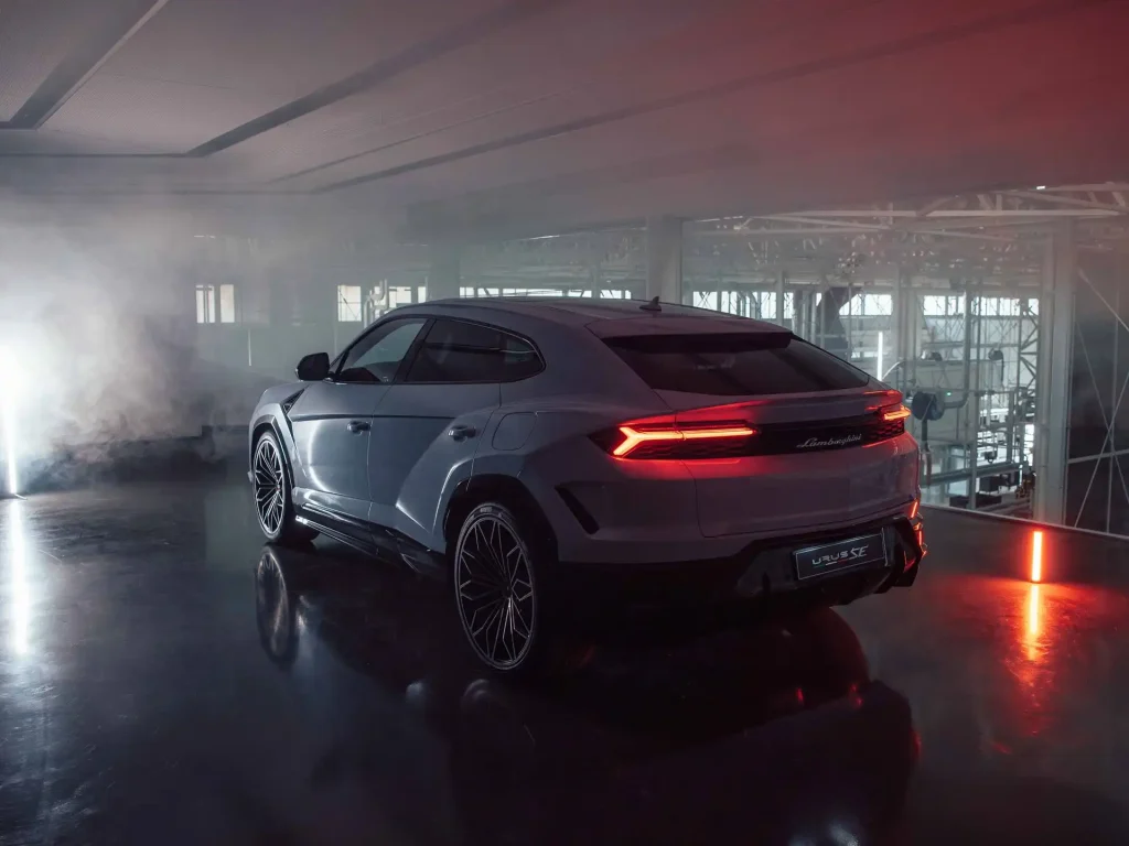 2025-Lamborghini-Urus-22