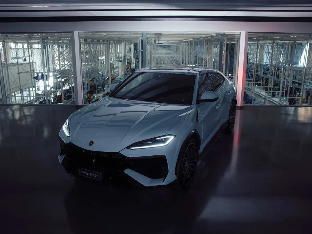 2025-Lamborghini-Urus-24