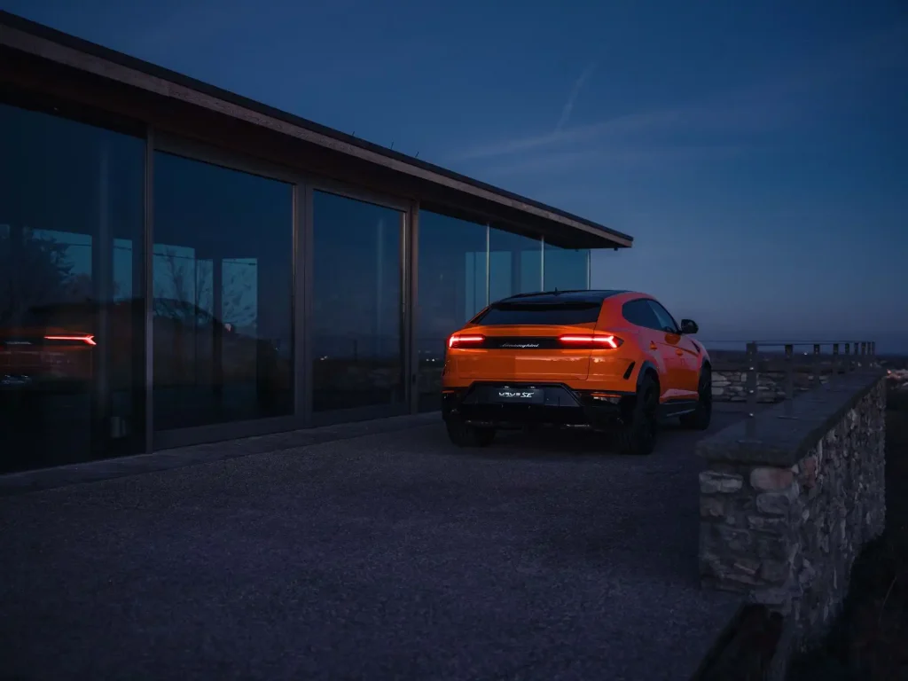 2025-Lamborghini-Urus-26