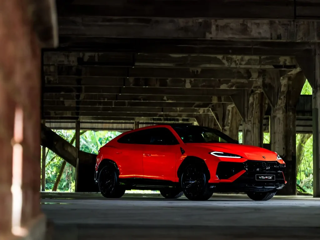 2025-Lamborghini-Urus-36