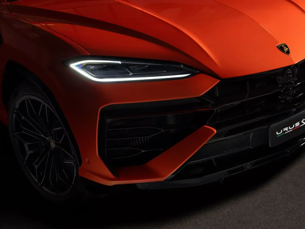 2025-Lamborghini-Urus-76