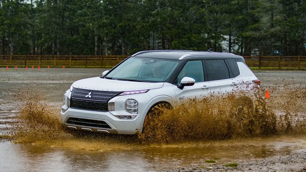 2025-Mitsubishi-Outlander-6