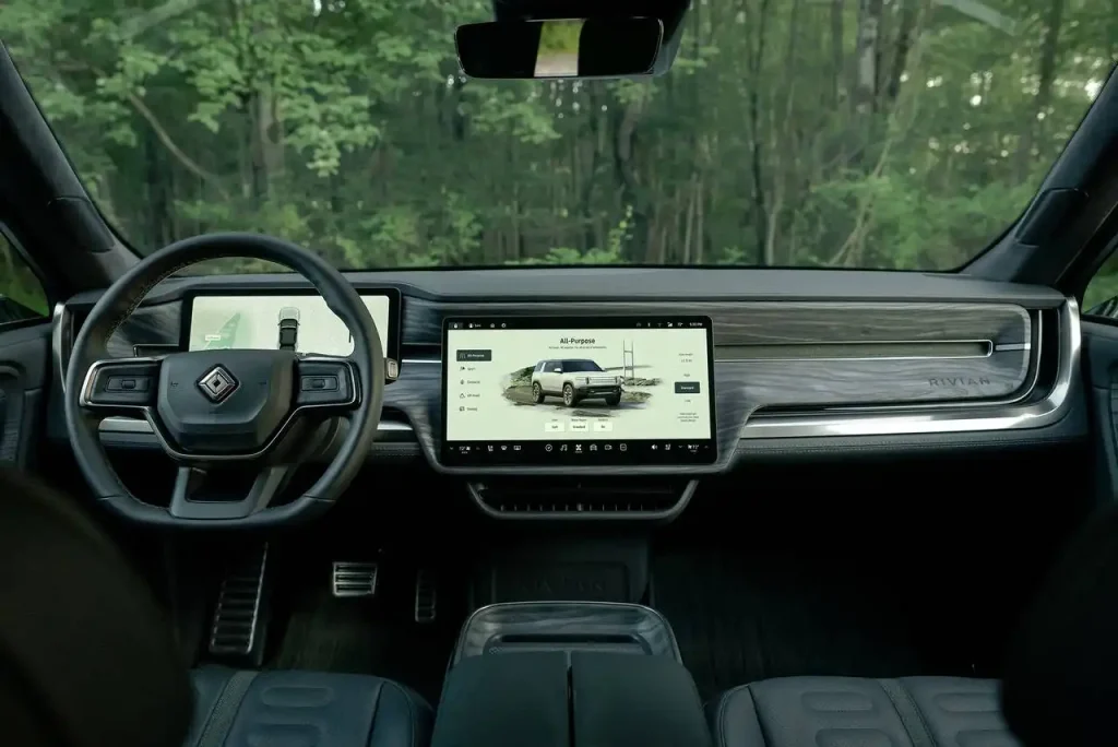 2025-Rivian-R1S-51
