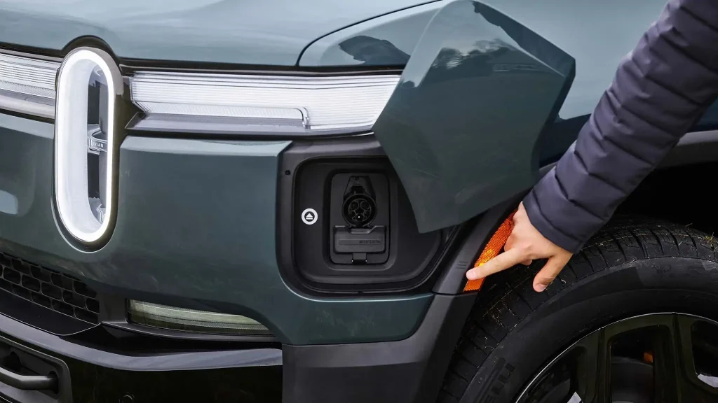 2025-Rivian-R1S-66