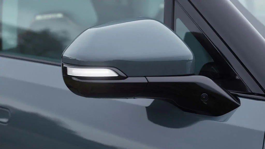 2025-Rivian-R1S-67