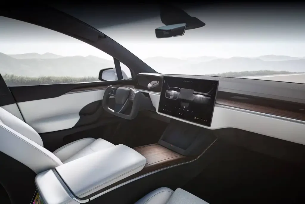 2025-Tesla-Model-X-38