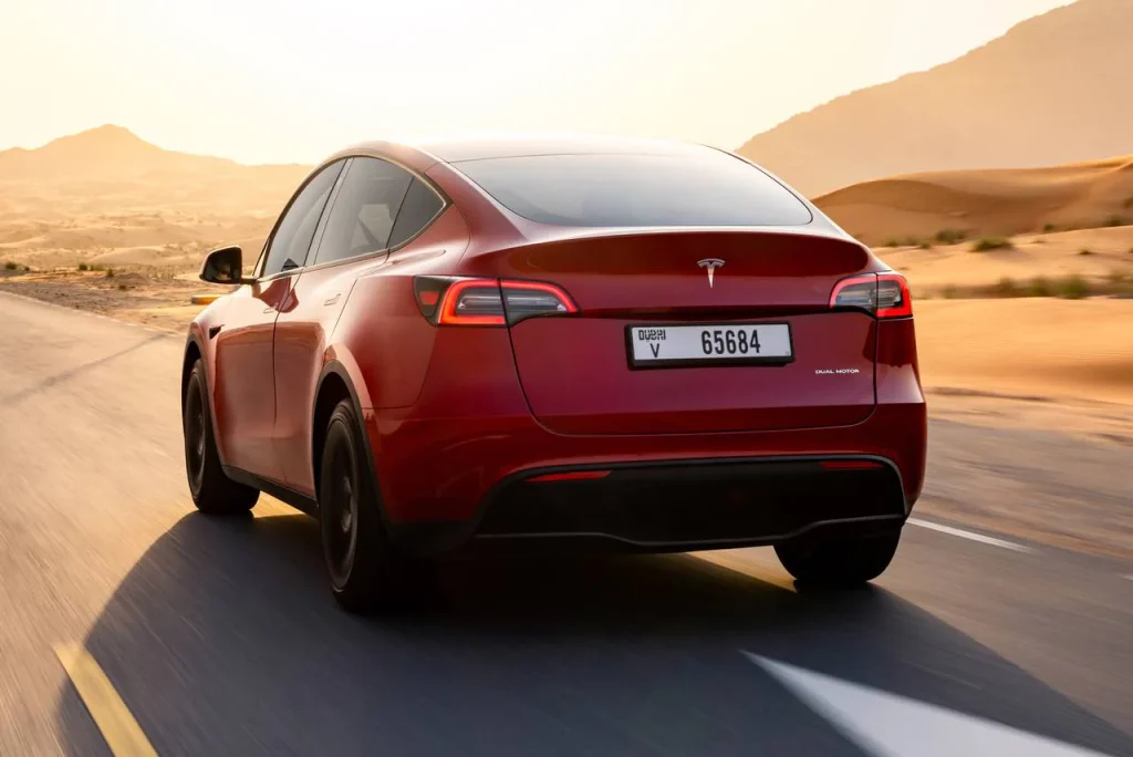 2025-Tesla-Model-Y-025