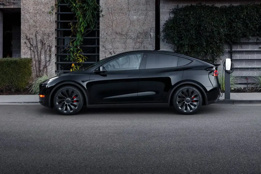 2025-Tesla-Model-Y-13