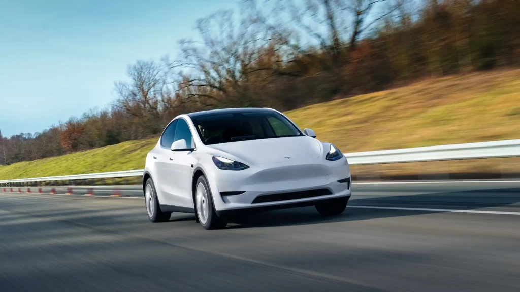 2025-Tesla-Model-Y-18