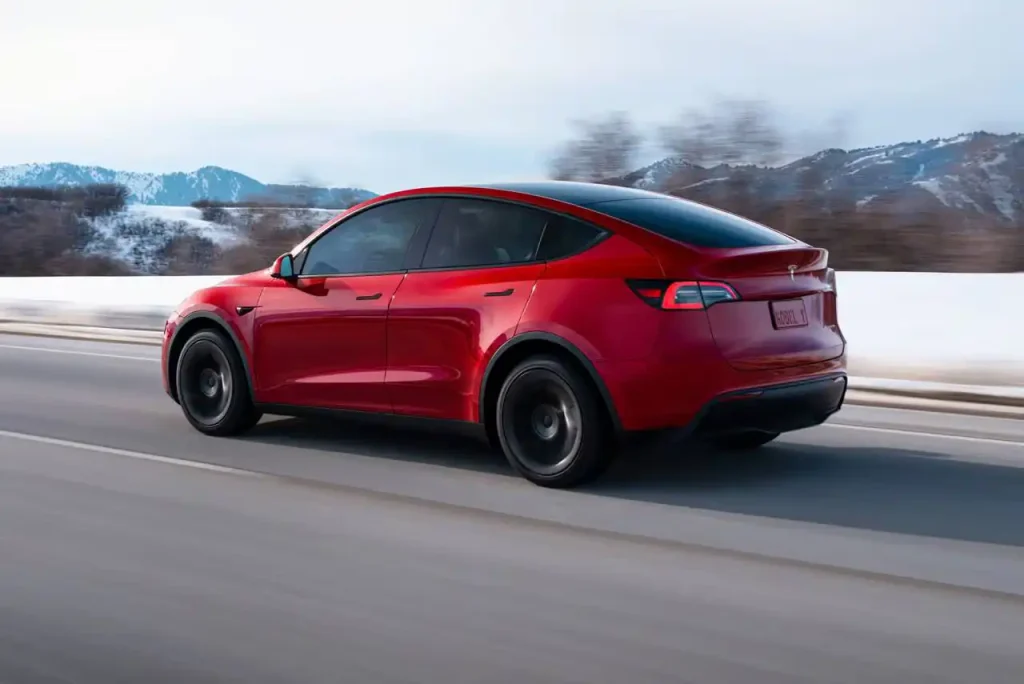 2025-Tesla-Model-Y-23