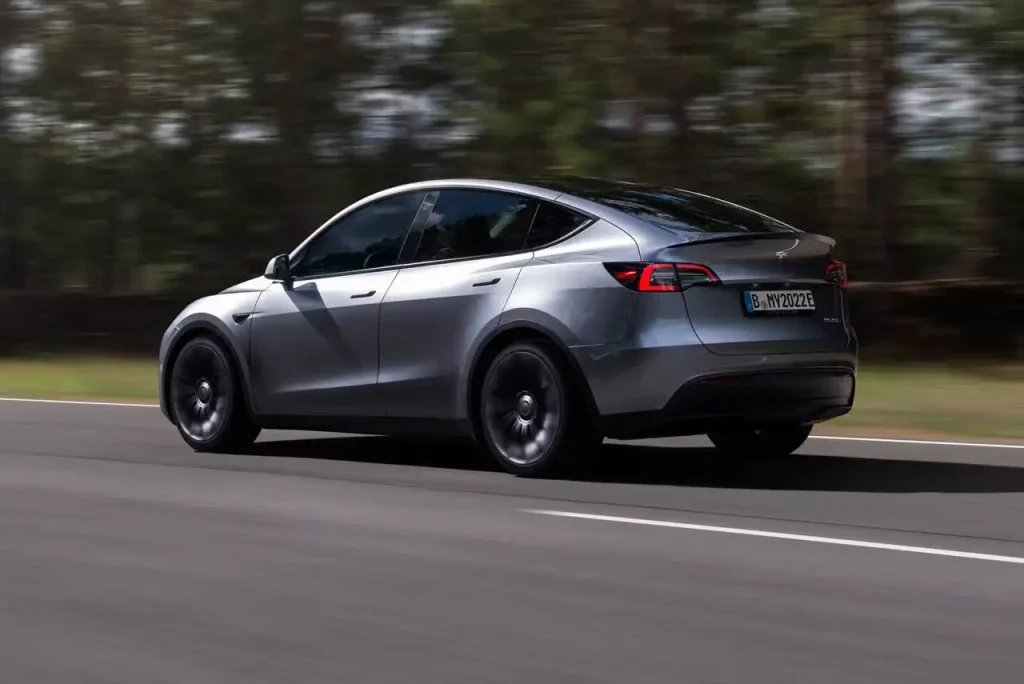 2025-Tesla-Model-Y-25