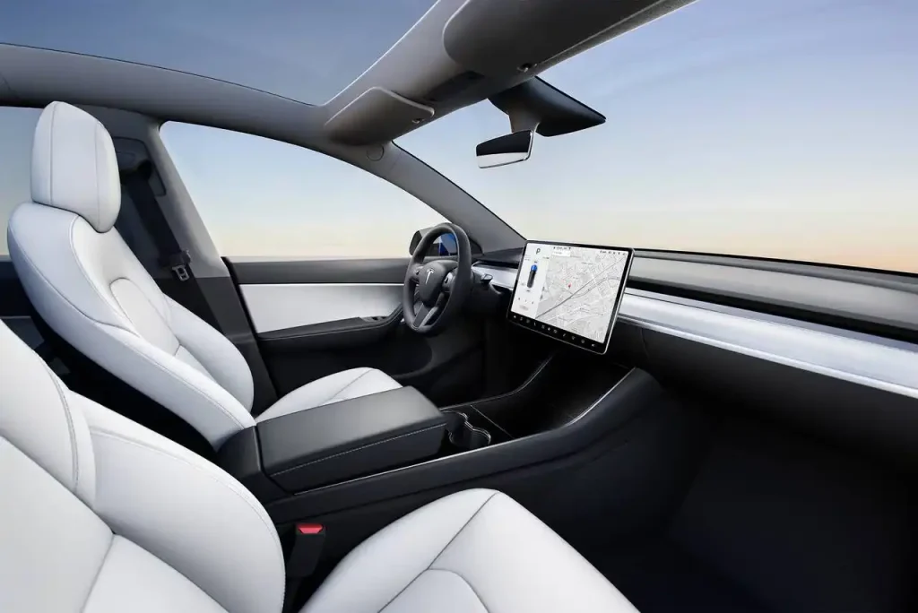 2025-Tesla-Model-Y-39