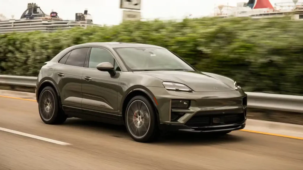 2026-Porsche-Macan-101