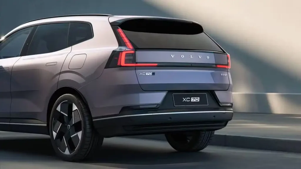 2026-Volvo-XC70-18