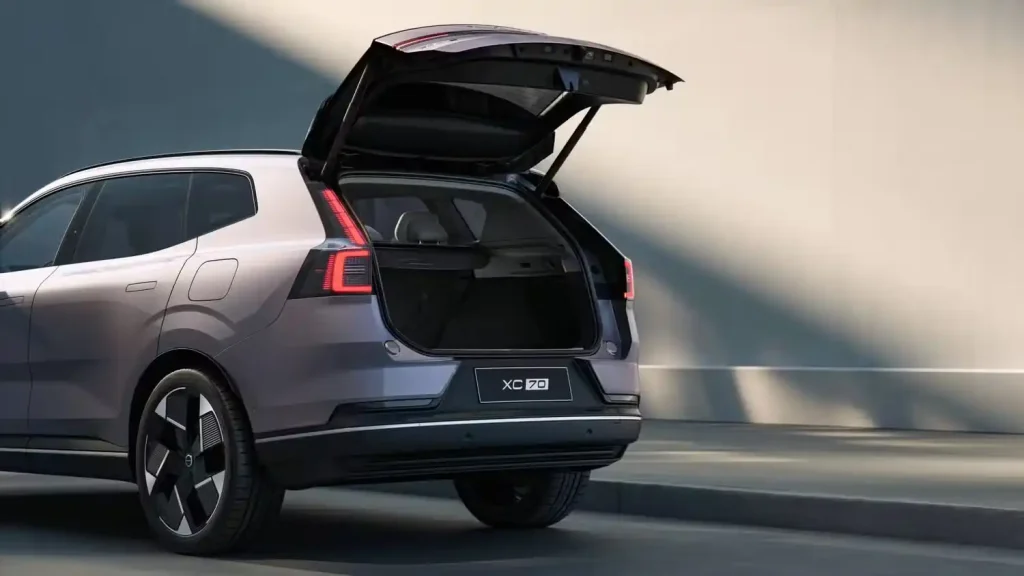 2026-Volvo-XC70-19